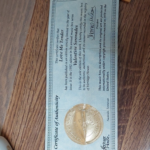 Vintage 1992 Heritage House Limited Edition Porcelain Music Box - Picture 9 of 9